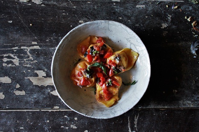 Tortelloni alle patate e spada alla mediterranea