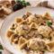Caramelle fatte a mano  al tartufo e salsa morney